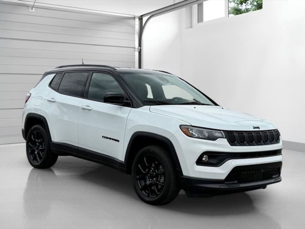 Used 2023 Jeep Compass Latitude SUV