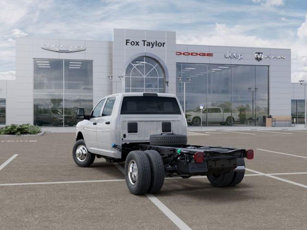 New 2026 Ram 3500 TRADESMAN CREW CAB CHASSIS 4X4 60' CA Pickup