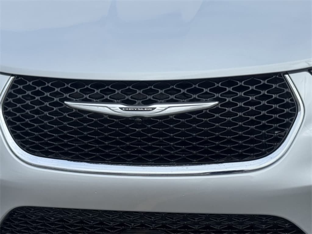 Used 2026 Chrysler Pacifica Select Minivan/Van