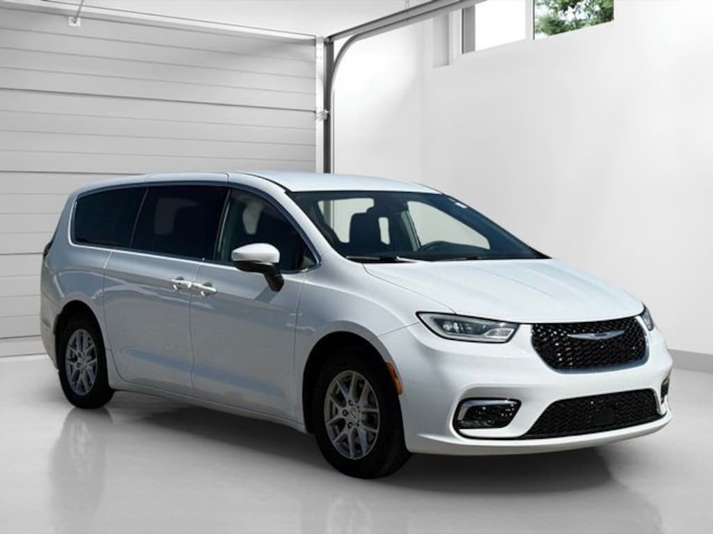 Used 2023 Chrysler Pacifica Touring L Minivan/Van