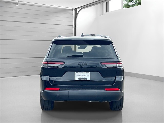 2025 Jeep Grand Cherokee Limited photo 3