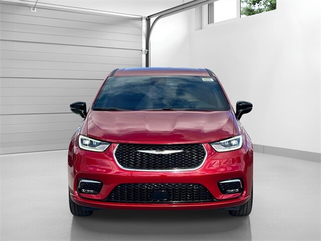 2026 Chrysler Pacifica photo 2