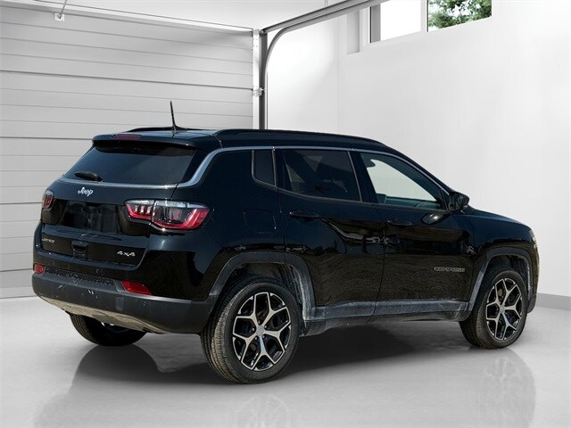 2024 Jeep Compass Limited photo 3