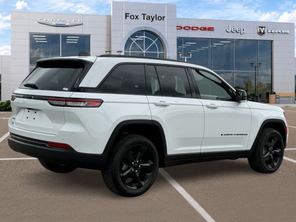 Used 2024 Jeep Grand Cherokee Altitude SUV