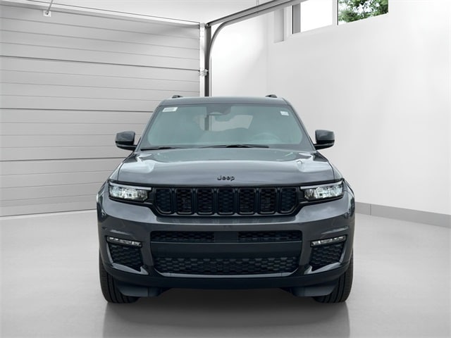 2025 Jeep Grand Cherokee Limited photo 2