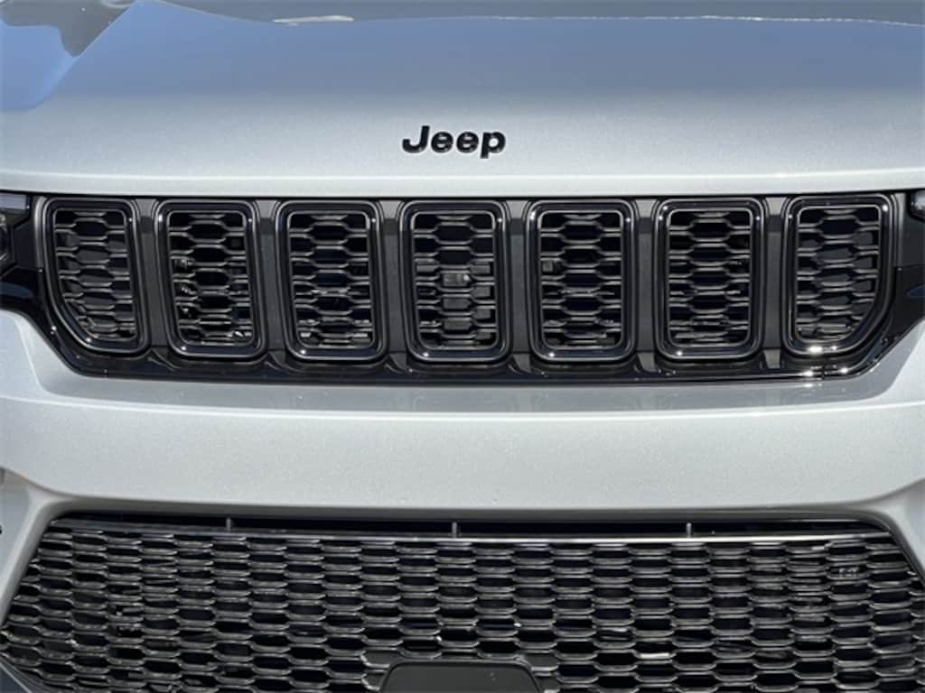 Used 2025 Jeep Grand Cherokee Limited SUV