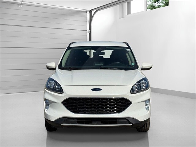 2020 Ford Escape Titanium photo 2