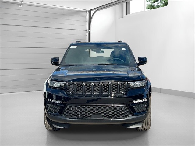 2025 Jeep Grand Cherokee Limited photo 2