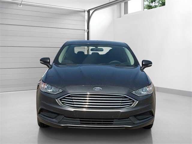 2017 Ford Fusion Hybrid SE photo 2
