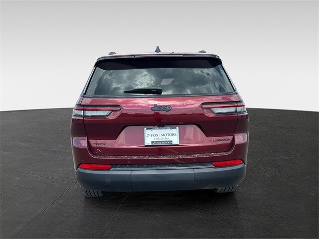 2025 Jeep Grand Cherokee Limited photo 3