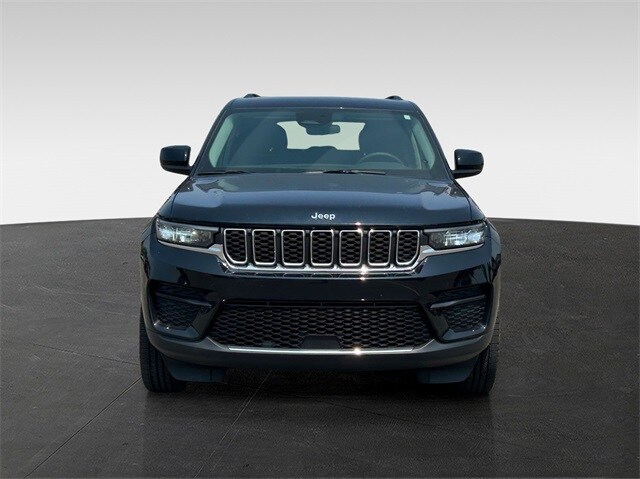 2023 Jeep Grand Cherokee Laredo photo 2