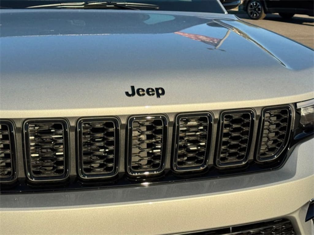 Used 2025 Jeep Grand Cherokee Limited SUV