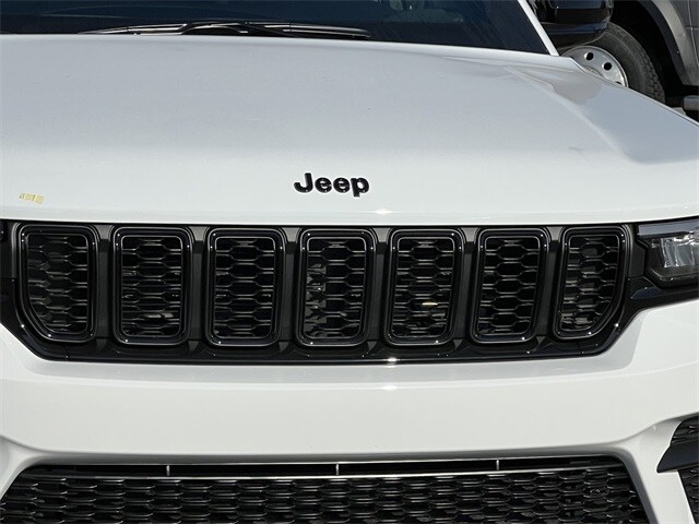 2025 Jeep Grand Cherokee Altitude photo 4