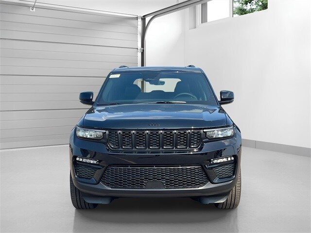 2025 Jeep Grand Cherokee Limited photo 2
