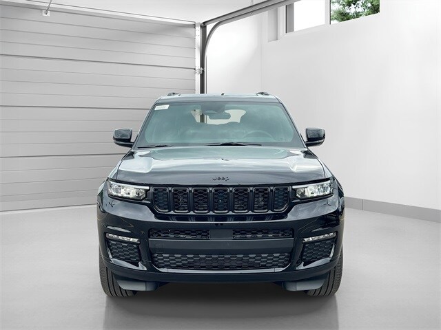 2025 Jeep Grand Cherokee Limited photo 2