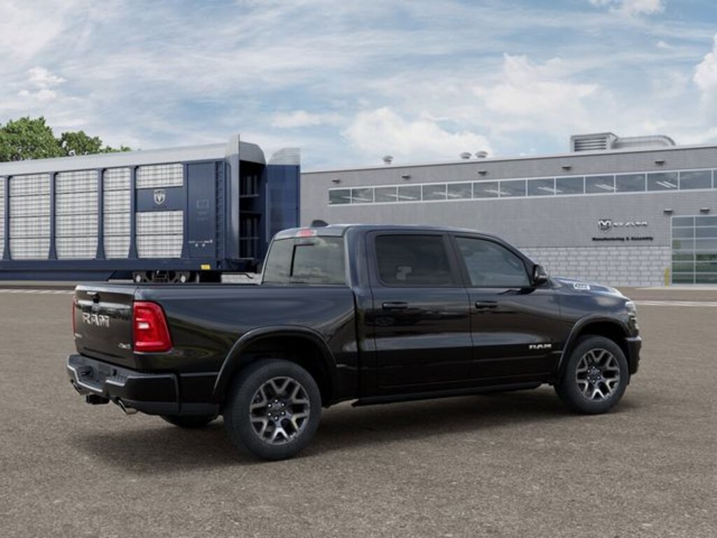 New 2026 Ram 1500 LARAMIE CREW CAB 4X4 5'7 BOX Pickup
