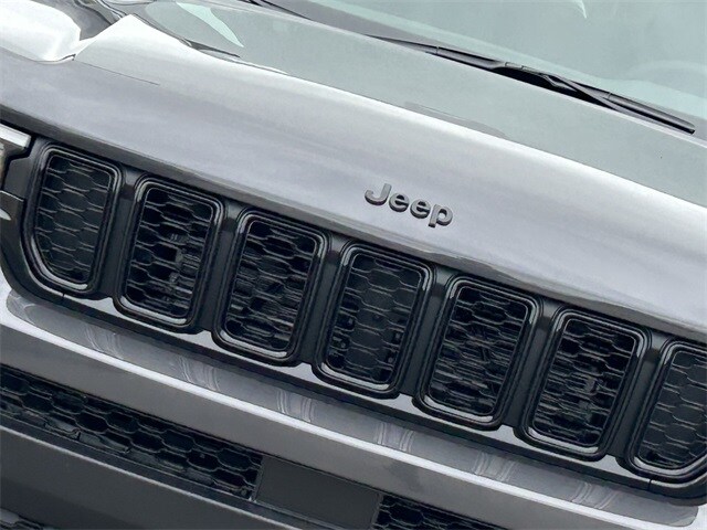 2025 Jeep Grand Cherokee Limited photo 4