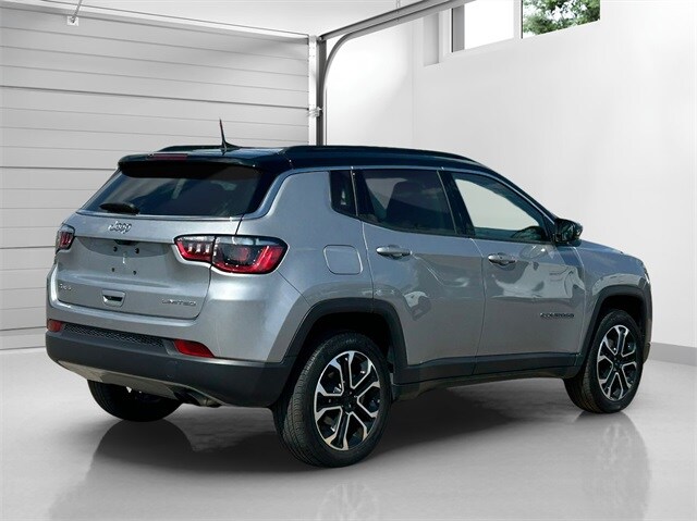2022 Jeep Compass Limited photo 2