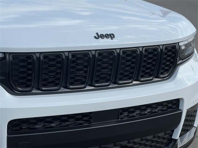 2025 Jeep Grand Cherokee Limited photo 4