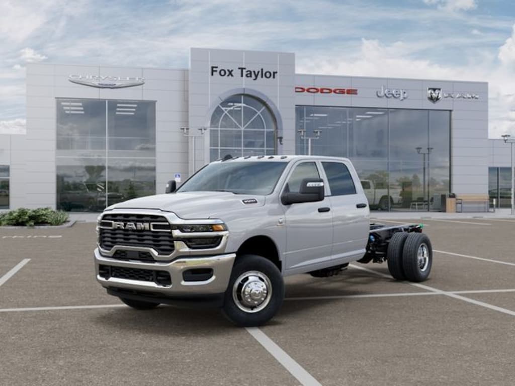 New 2026 Ram 3500 TRADESMAN CREW CAB CHASSIS 4X4 60' CA Pickup