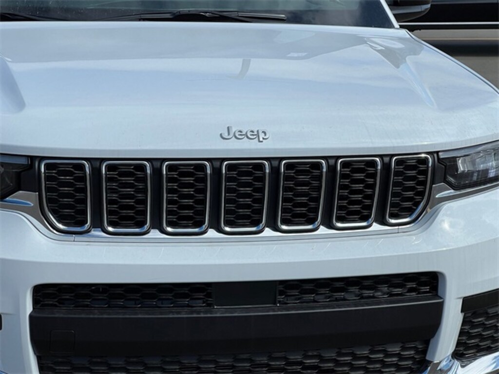 Used 2025 Jeep Grand Cherokee L Laredo SUV