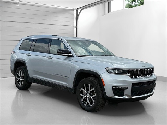 2023 Jeep Grand Cherokee Limited photo 2