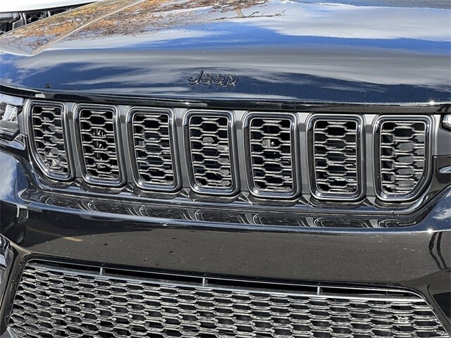 2025 Jeep Grand Cherokee Limited photo 4
