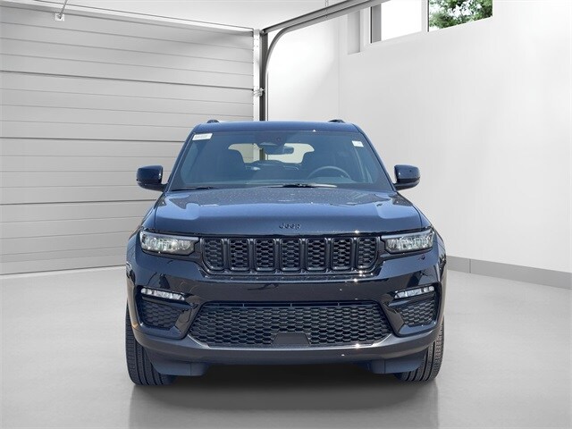 2025 Jeep Grand Cherokee Limited photo 2
