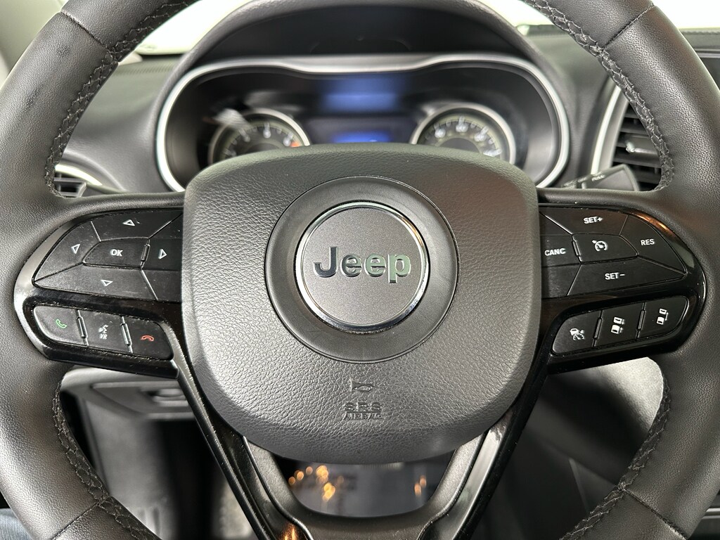 2023 Jeep Cherokee Altitude Lux photo 2