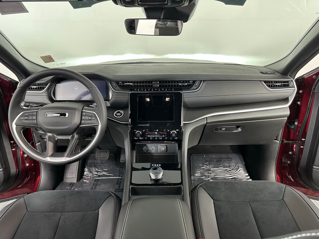 2025 Jeep Grand Cherokee Altitude photo 4