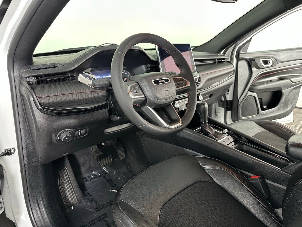 2023 Jeep Compass Trailhawk photo 2