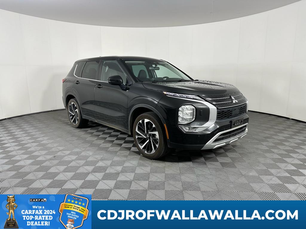 2023 Mitsubishi Outlander SE's photo