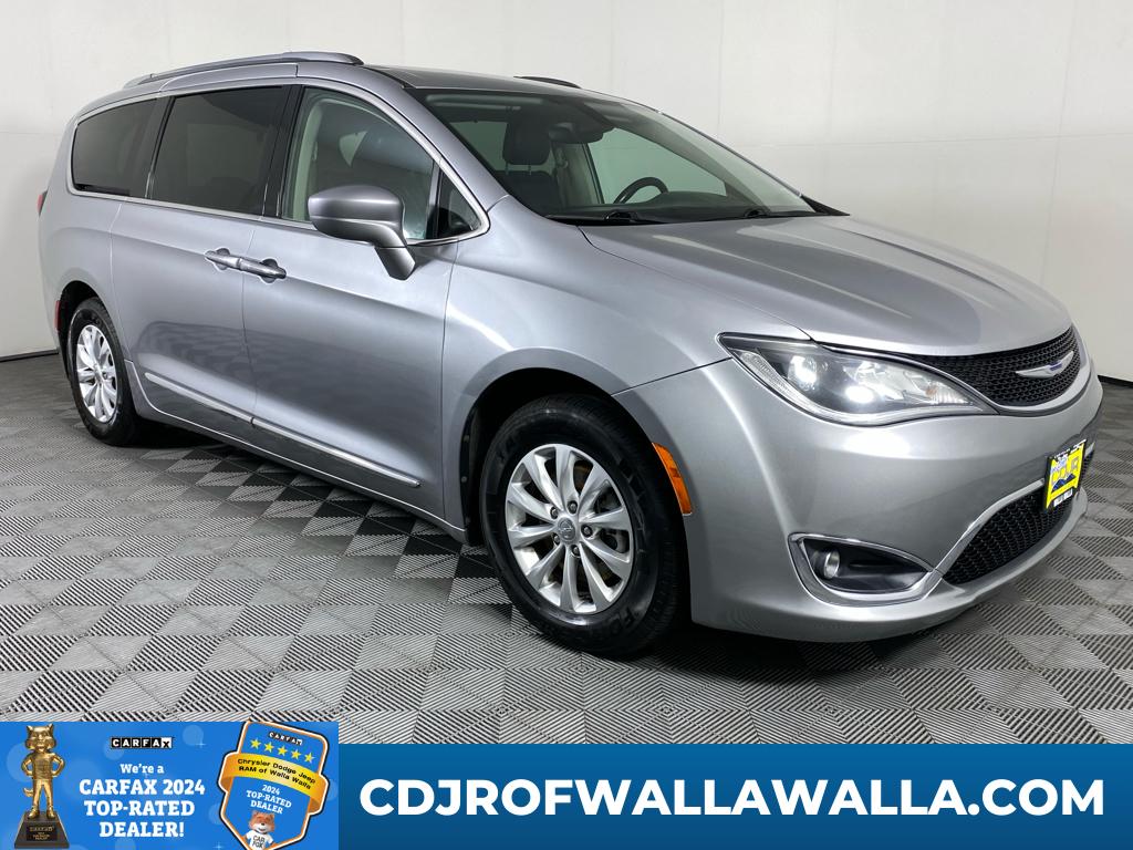 2018 Chrysler Pacifica Touring L's photo