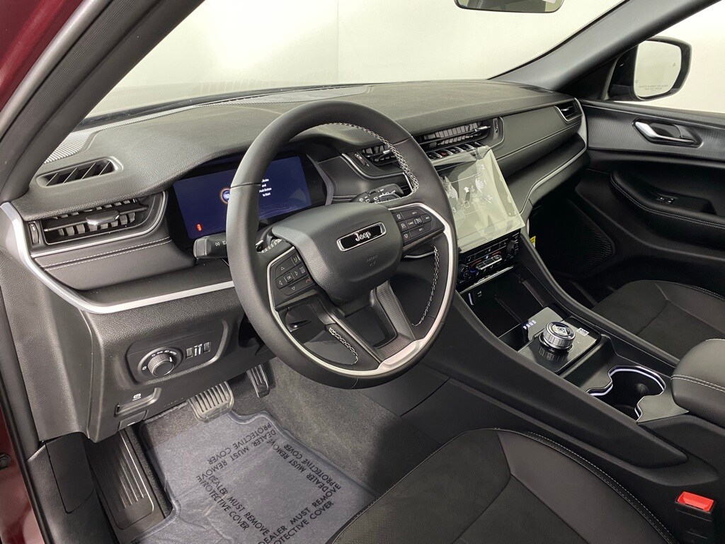 2025 Jeep Grand Cherokee Altitude X photo 2