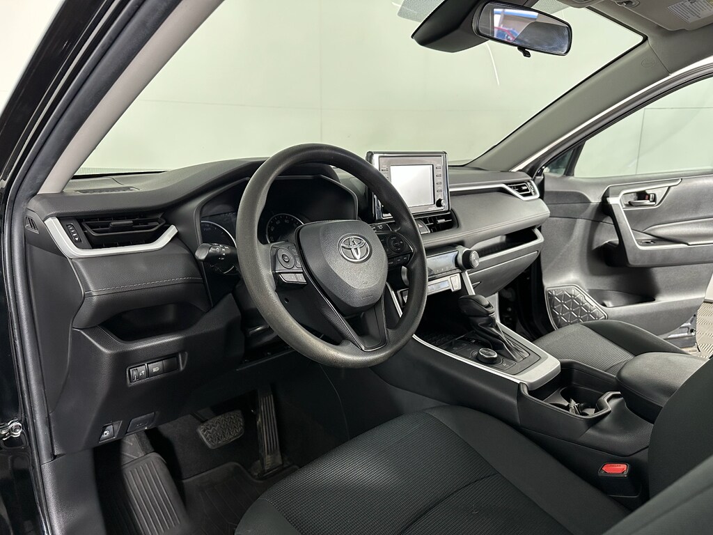 2021 Toyota RAV4 Hybrid LE photo 2