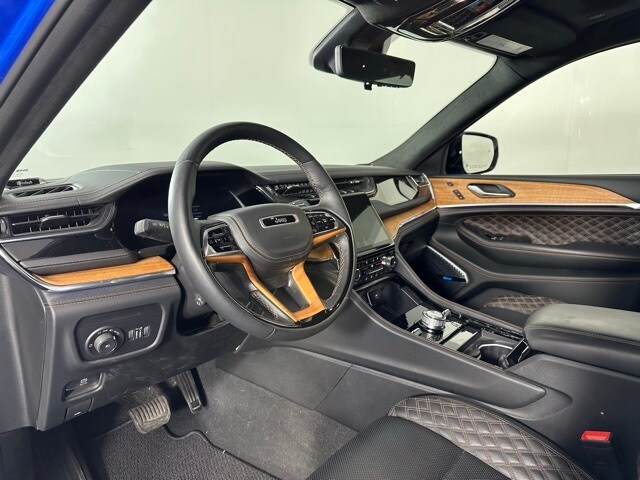 2024 Jeep Grand Cherokee Summit Reserve photo 2