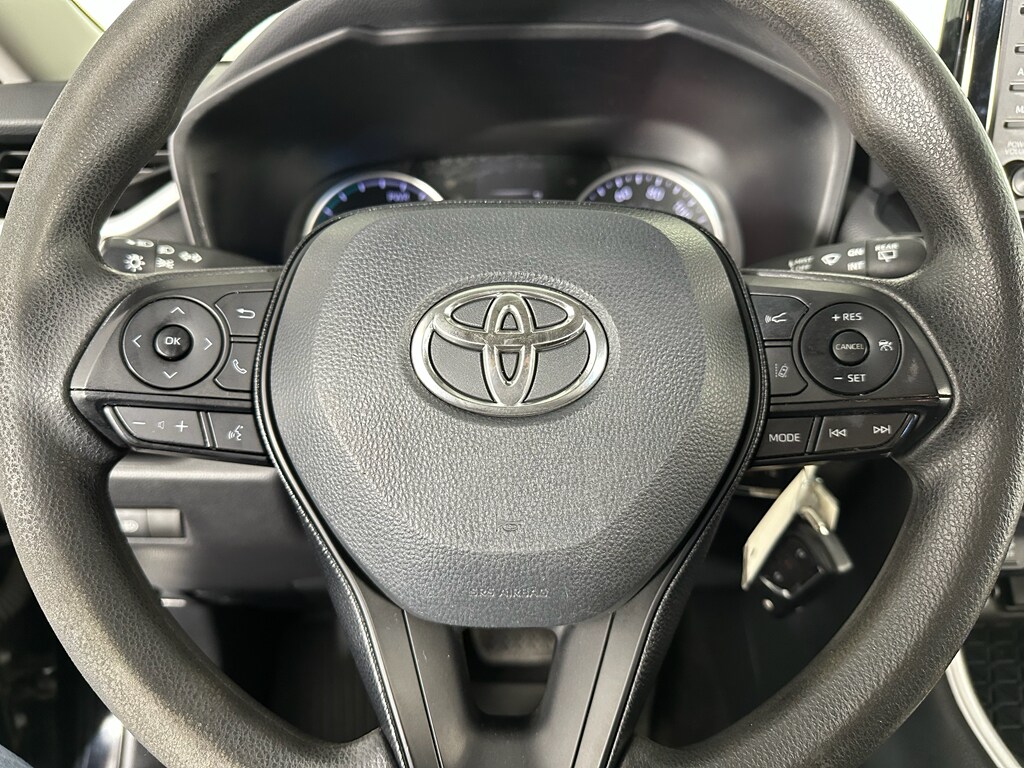 2021 Toyota RAV4 Hybrid LE photo 3