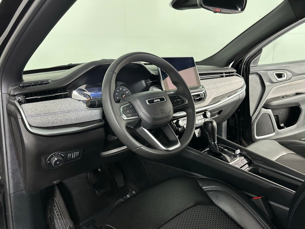 2024 Jeep Compass Latitude photo 2