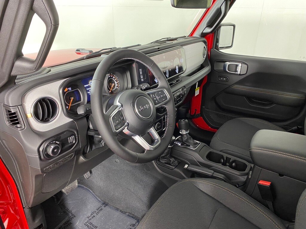 2025 Jeep Wrangler Sahara photo 2