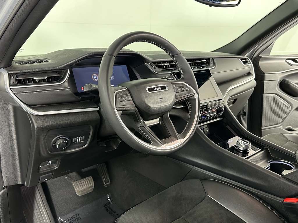 Used 2024 Jeep Grand Cherokee L Laredo SUV