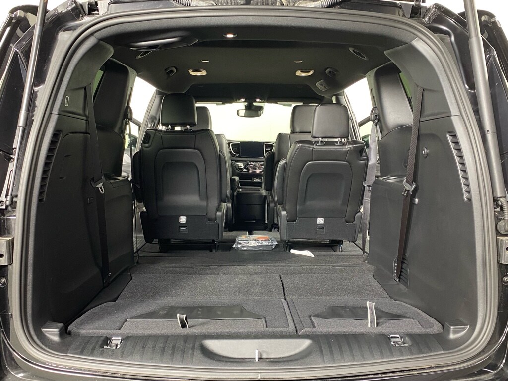2025 Chrysler Voyager LX - Photo 19