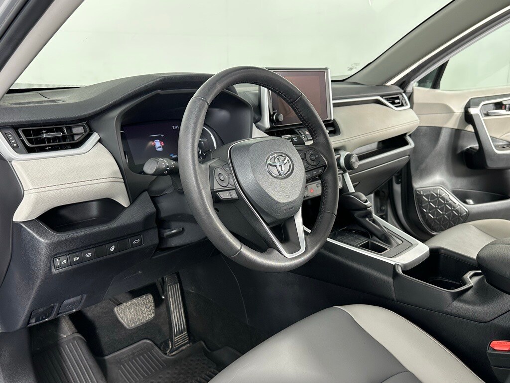 2024 Toyota RAV4 XLE Premium photo 2