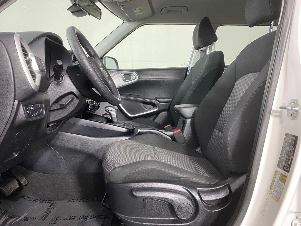 2022 Kia Soul LX photo 3