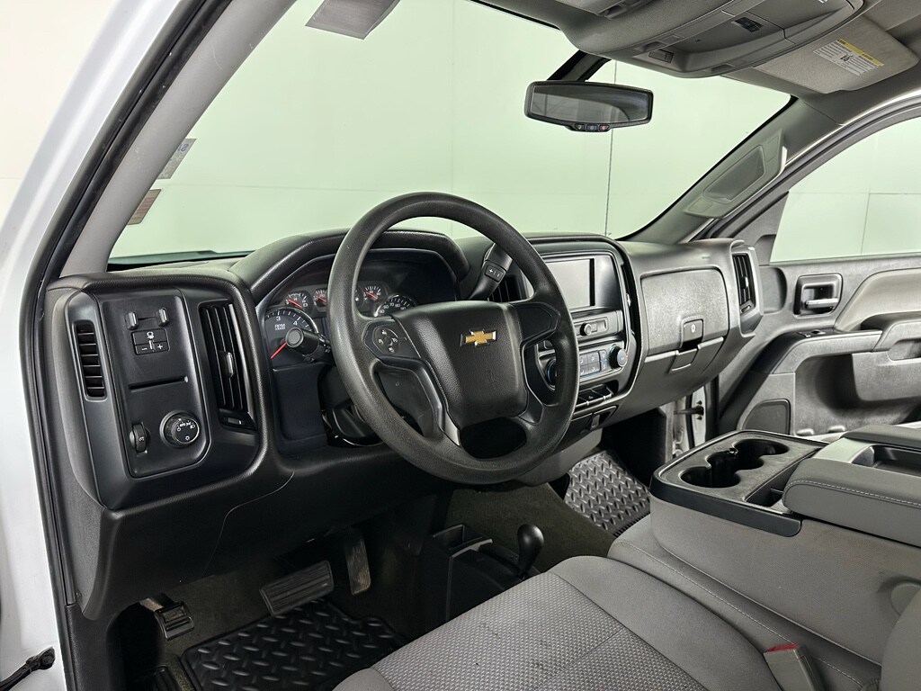2018 Chevrolet Silverado 1500 Custom photo 2