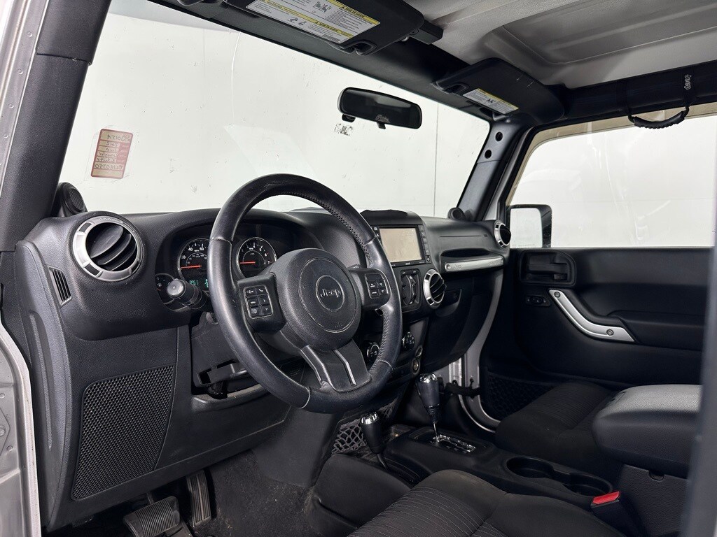 2012 Jeep Wrangler Unlimited Sahara photo 2