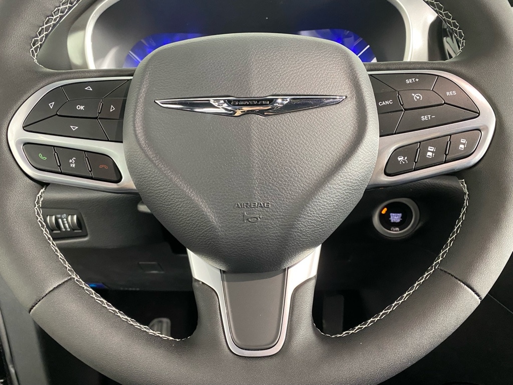 2025 Chrysler Voyager LX - Photo 24