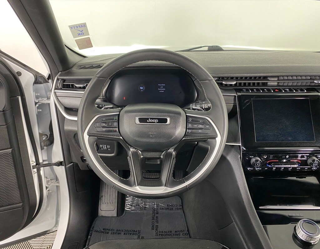 2023 Jeep Grand Cherokee Altitude photo 3