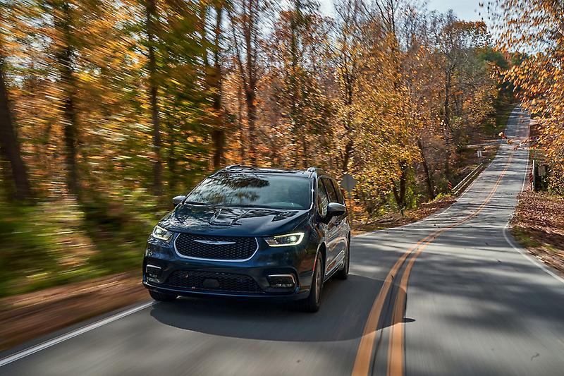 2025 Chrysler Pacifica Hybrid