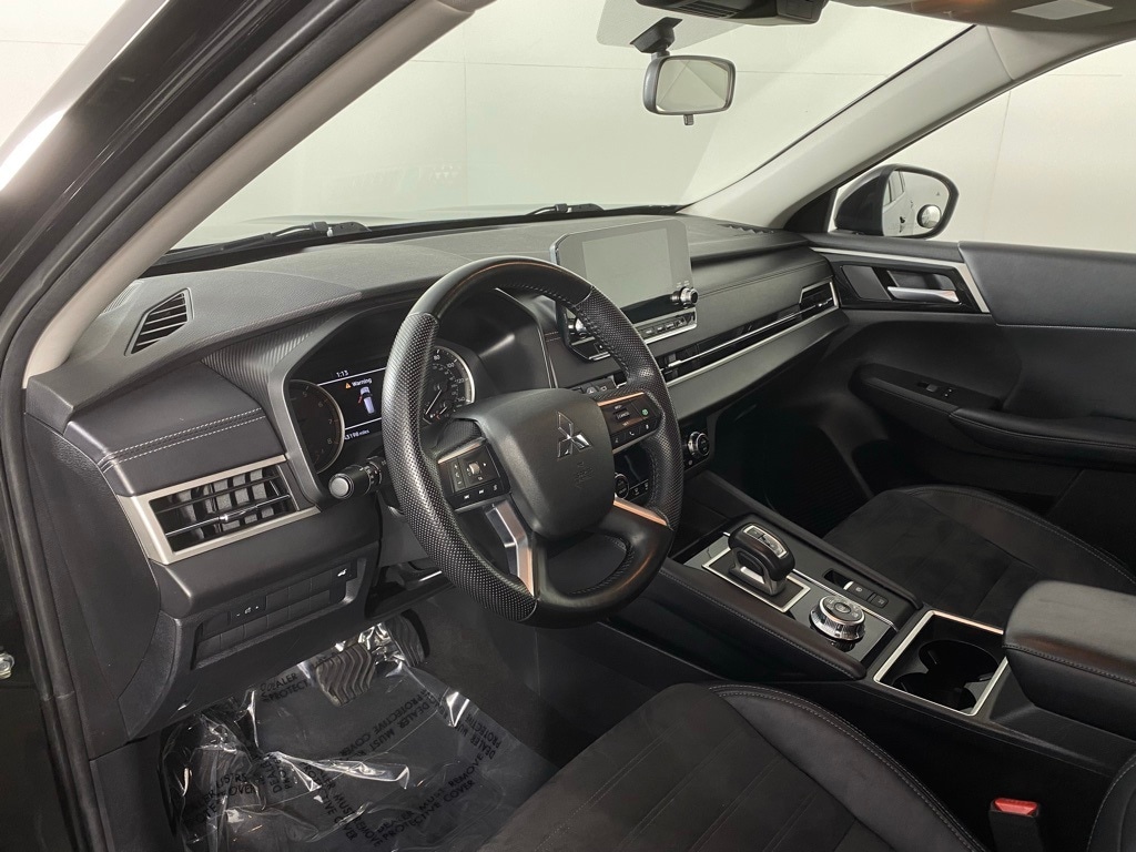 Used 2023 Mitsubishi Outlander SE with VIN JA4J4UA8XPZ031910 for sale in Walla, WA