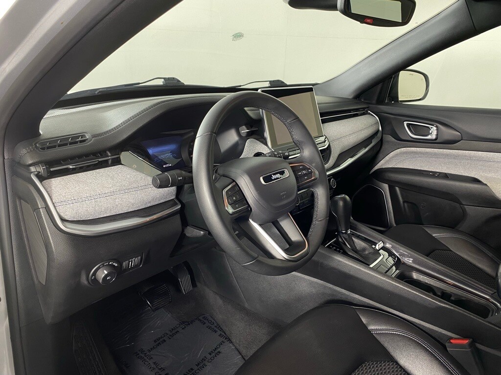 2024 Jeep Compass Latitude photo 2